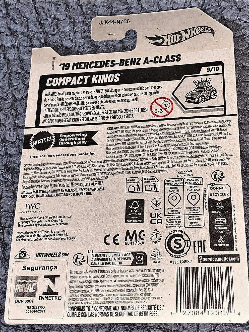 Hot Wheels '19 Mercedes-Benz A-Class Black & Gold - Picture 6 of 7